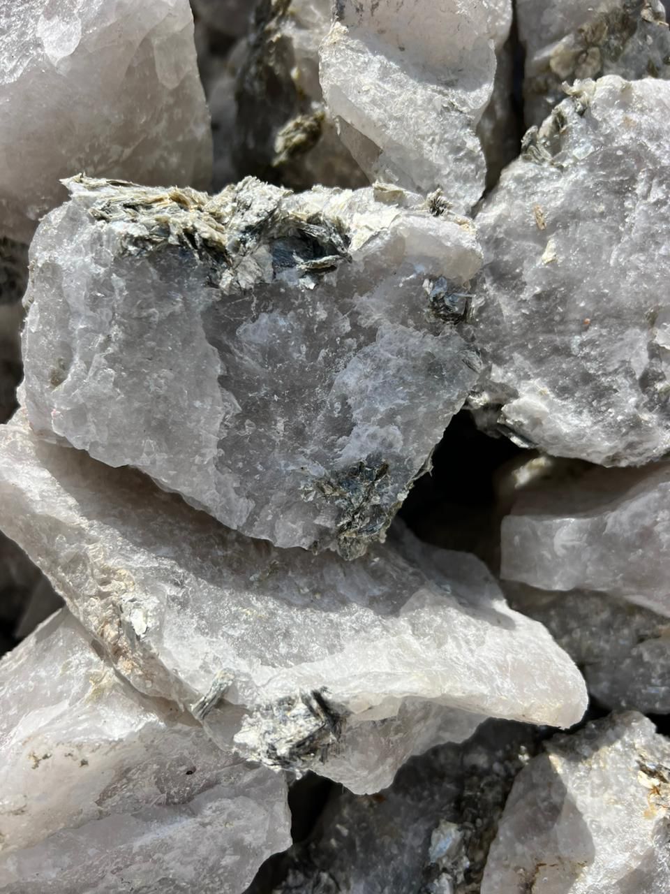 Mica Quartz Lumps